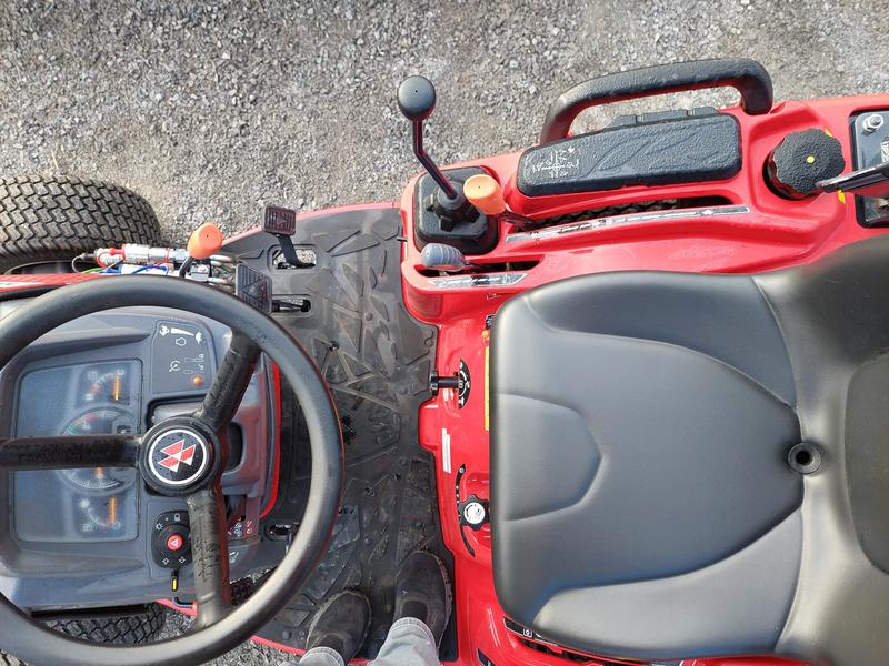 Tractors  Massey Ferguson GC1723E Sub-compact Tractor Photo